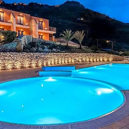 فندق Parco Degli Aromi E فالديريتْشّي