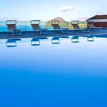 فندق Parco Degli Aromi E فالديريتْشّي